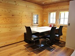Mountain View Holiday Home in Binntal near Lengtal Deck