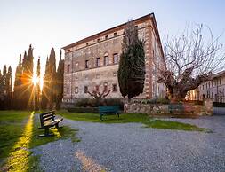 Apartment in Tuscany With Shared Pool