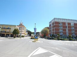 Sun Drenched Seaside Holiday Home with Pool near Venice