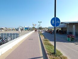 Sun Drenched Seaside Holiday Home with Pool near Venice