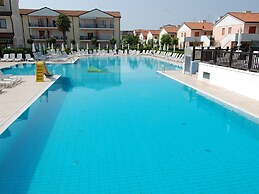 Sun Drenched Seaside Holiday Home with Pool near Venice