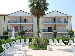 Sun Drenched Seaside Holiday Home with Pool near Venice