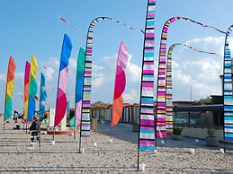 Sun Drenched Seaside Holiday Home with Pool near Venice