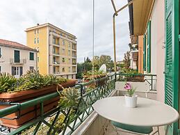 Spacious Apartment in Lavagna near Sea & City Center