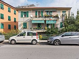 Spacious Apartment in Lavagna near Sea & City Center