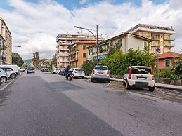 Spacious Apartment in Lavagna near Sea & City Center