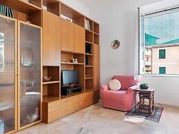 Spacious Apartment in Lavagna near Sea & City Center