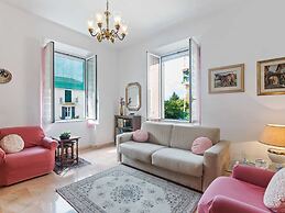 Spacious Apartment in Lavagna near Sea & City Center