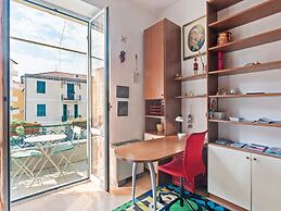 Spacious Apartment in Lavagna near Sea & City Center