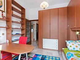 Spacious Apartment in Lavagna near Sea & City Center