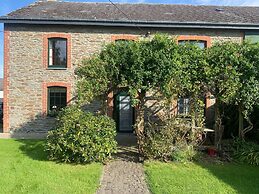 Pretty Farmhouse in Houffalize With Courtyard