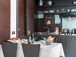 Tastefully Furnished Apartment Near the Sea