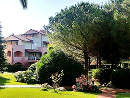 Tastefully Furnished Apartment Near the Sea