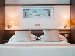 Tastefully Furnished Apartment Near the Sea