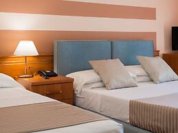 Tastefully Furnished Apartment Near the Sea