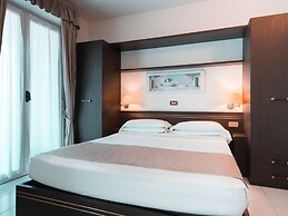 Tastefully Furnished Apartment Near the Sea