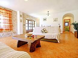 Authentic Villa in Tinjan With Private Pool