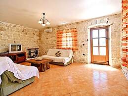 Authentic Villa in Tinjan With Private Pool