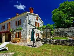 Authentic Villa in Tinjan With Private Pool