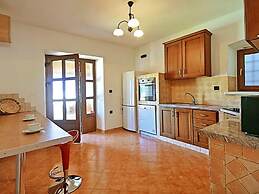 Authentic Villa in Tinjan With Private Pool