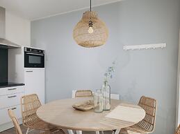 Luxury Lodge with 2 Bathrooms near Markermeer