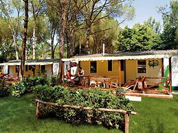 Belvilla by OYO Baia Domizia Villaggio Camping D5