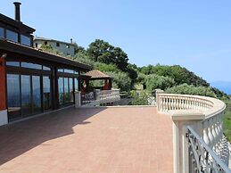 Divine Holiday Home in Giosa Marea with Sauna & Hot Tub