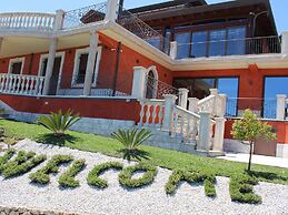 Divine Holiday Home in Giosa Marea with Sauna & Hot Tub