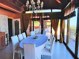 Divine Holiday Home in Giosa Marea with Sauna & Hot Tub