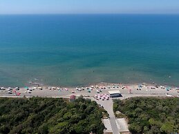 Belvilla by OYO Baia Domizia Villaggio Camping D4