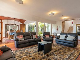 Cozy Villa in Albufeira With Swimming Pool