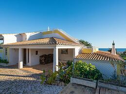 Cozy Villa in Albufeira With Swimming Pool