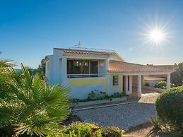 Cozy Villa in Albufeira With Swimming Pool