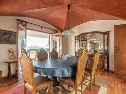 Cozy Villa in Albufeira With Swimming Pool