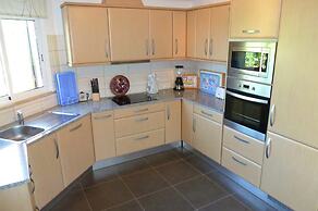 Cozy Villa in Albufeira With Swimming Pool