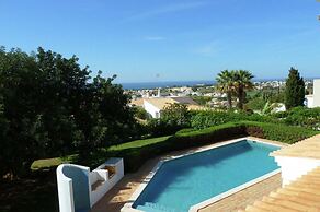 Cozy Villa in Albufeira With Swimming Pool
