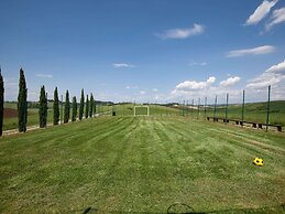 Tuscan Farmhouse in Peccioli with Swimming Pool near Lakes