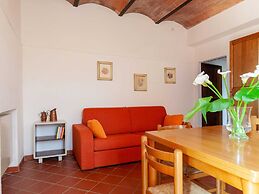 Tuscan Farmhouse in Peccioli with Swimming Pool near Lakes