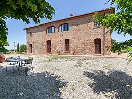 Tuscan Farmhouse in Peccioli with Swimming Pool near Lakes