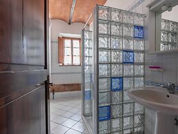 Tuscan Farmhouse in Peccioli with Swimming Pool near Lakes