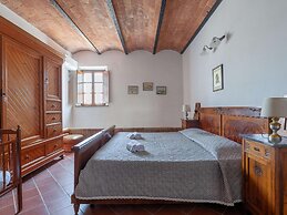 Tuscan Farmhouse in Peccioli with Swimming Pool near Lakes