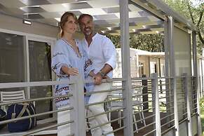 Belvilla by OYO Baia Domizia Villaggio Camping C5