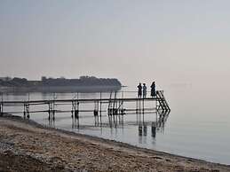 Tranquil Seaside Haven-by Traum