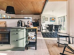 6 Person Holiday Home in Vaeggerlose