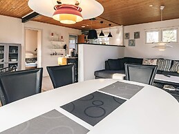 6 Person Holiday Home in Vaeggerlose