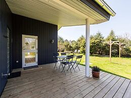 6 Person Holiday Home in Blavand