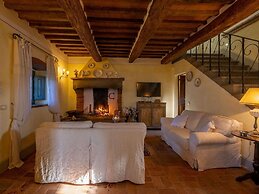 Holiday Home in Cortona With Swimming Pool