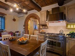 Holiday Home in Cortona With Swimming Pool