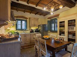 Holiday Home in Cortona With Swimming Pool
