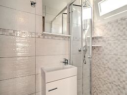 Beautiful Mobile Home in Banjole With Swimming Pool